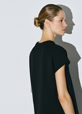 Футболка со спущенным плечом