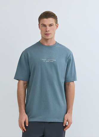 Футболка с текстовой вышивкой