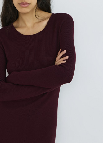 Облегающее вязаное платье