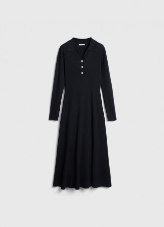 Вязаное платье с воротником поло на пуговицах
