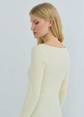 Лонгслив с вырезом лодочкой