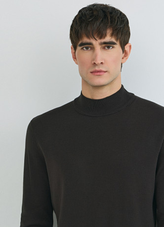 Базовый джемпер с воротником-стойкой