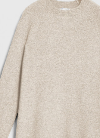 Вязаное платье из пряжи с шерстью