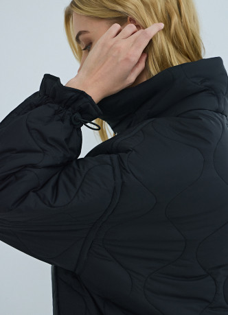 Утеплённая короткая куртка