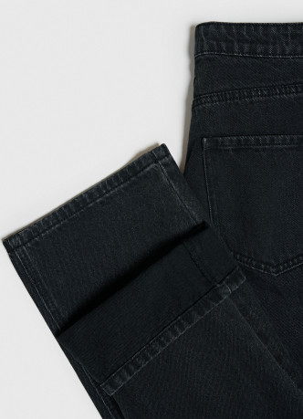 Прямые джинсы с высокой посадкой