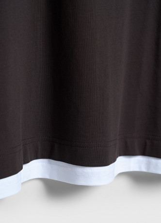 Футболка из плотного хлопка с контрастными деталями