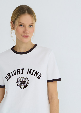 Футболка с контрастной отделкой