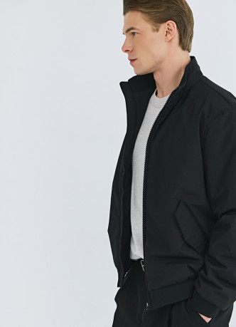 Утеплённая куртка с воротником-стойкой