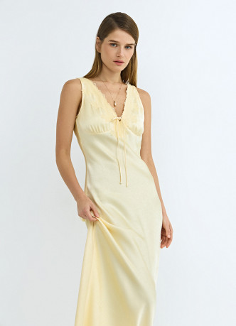 Сатиновое платье с кружевом