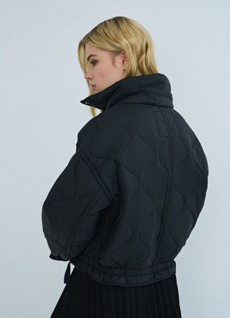 Утеплённая короткая куртка