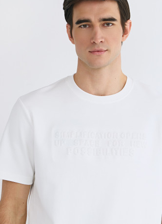 Футболка с объёмным принтом