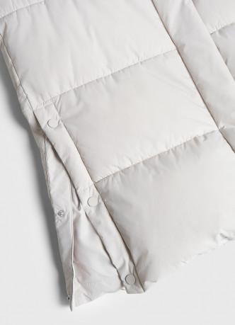 Длинный стёганый пуховик с капюшоном