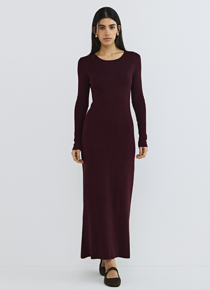 Облегающее вязаное платье