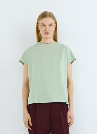 Футболка со спущенным плечом