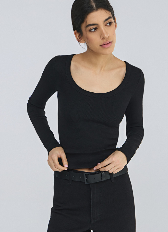 Приталенный лонгслив в рубчик