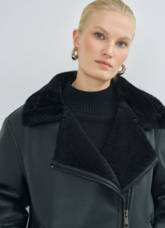 Дублёнка с воротником из искусственного меха