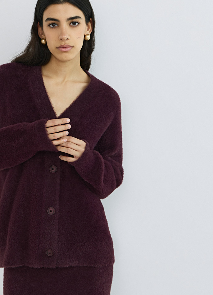 Кардиган из пушистой пряжи на пуговицах