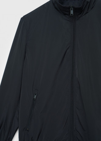 Бомбер с контрастными деталями