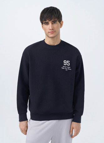 Свитшот с вышивкой