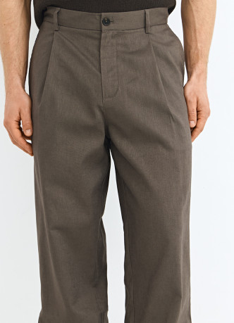 Чиносы изо льна