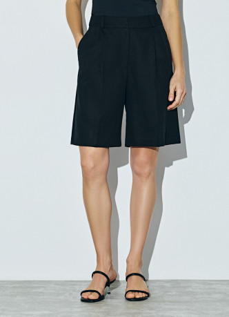 Шорты-бермуды со складками