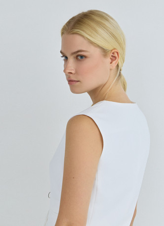 Жилет с ассиметричной застёжкой на пуговицы