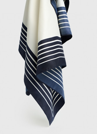 Платок с контрастным контуром