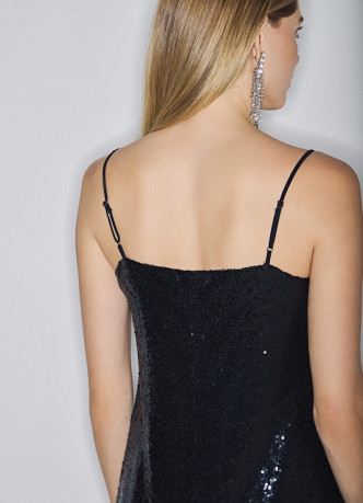 Платье на тонких бретелях с пайетками