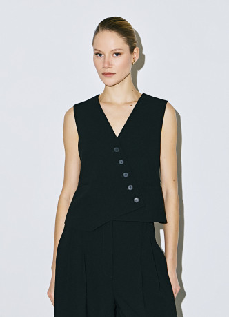 Жилет с ассиметричной застёжкой на пуговицы