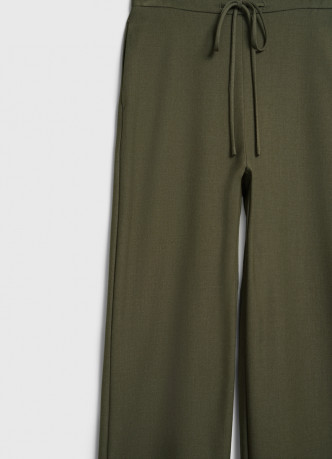 Прямые брюки с эластичным поясом