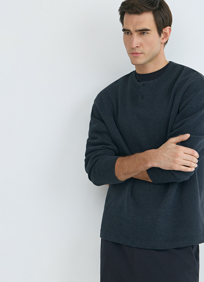 Свитшот с вырезом хенли