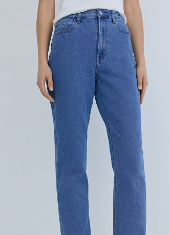 Узкие джинсы с высокой посадкой