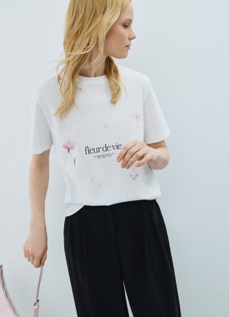 Футболка с цветочным принтом