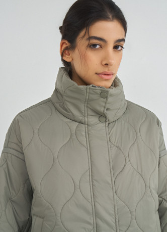 Стёганая утеплённая куртка с воротником-стойкой