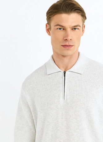 Поло из текстурной ткани с молнией