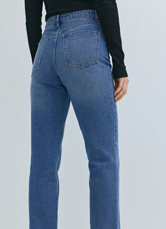 Прямые джинсы с высокой посадкой