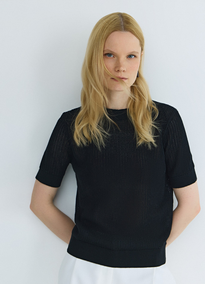 Ажурный джемпер с коротким рукавом