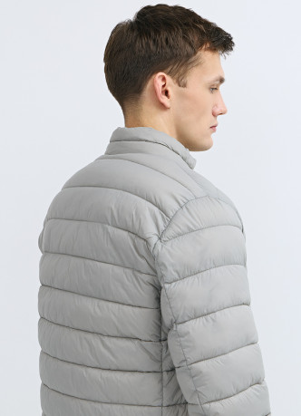 Утеплённая лёгкая куртка с воротником-стойкой