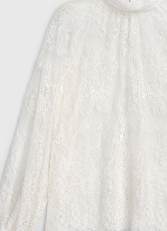 Кружевная блузка с воротником-стойкой