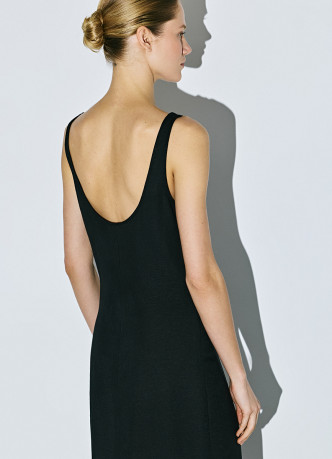 Льняное платье на широких бретелях