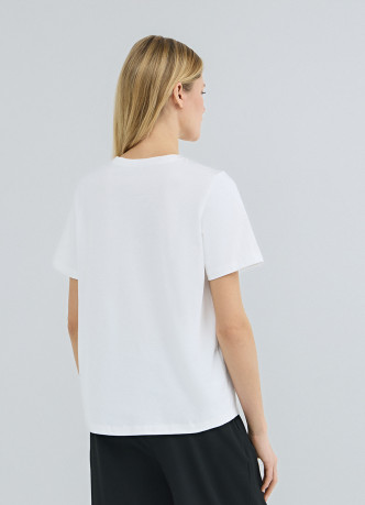 Футболка с ожерельем