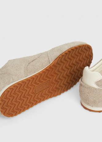 Кроссовки замшевые