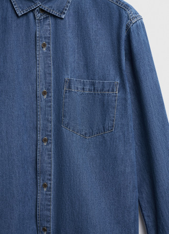 Джинсовая рубашка на пуговицах