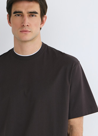 Футболка из плотного хлопка с контрастными деталями