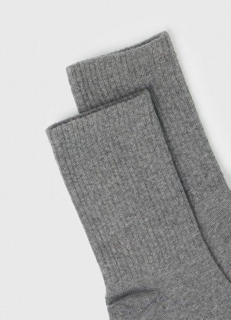 Высокие носки в рубчик