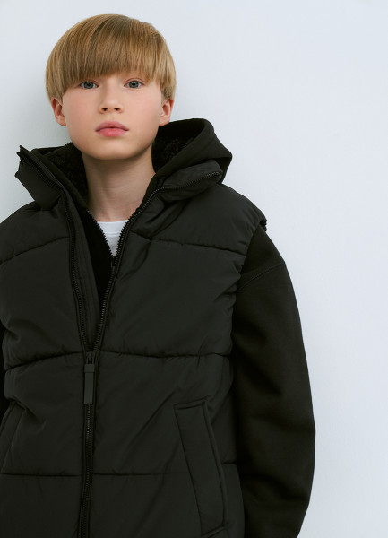 Утеплённый жилет для мальчиков Черный 1999₽