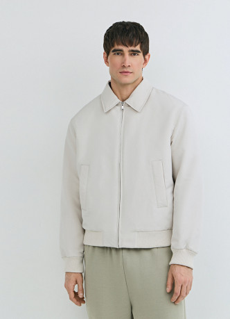 Утеплённый бомбер с отложным воротником