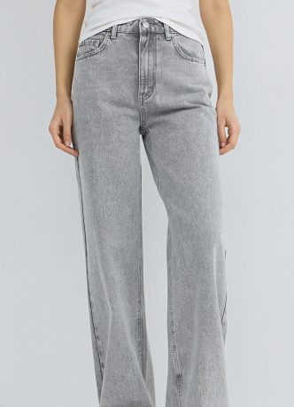 Широкие джинсы с высокой посадкой