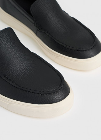 Слипоны с контрастной подошвой