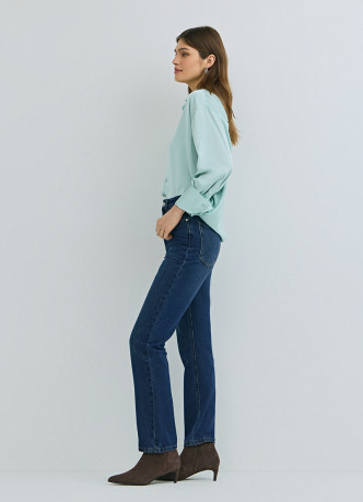 Прямые джинсы с высокой посадкой